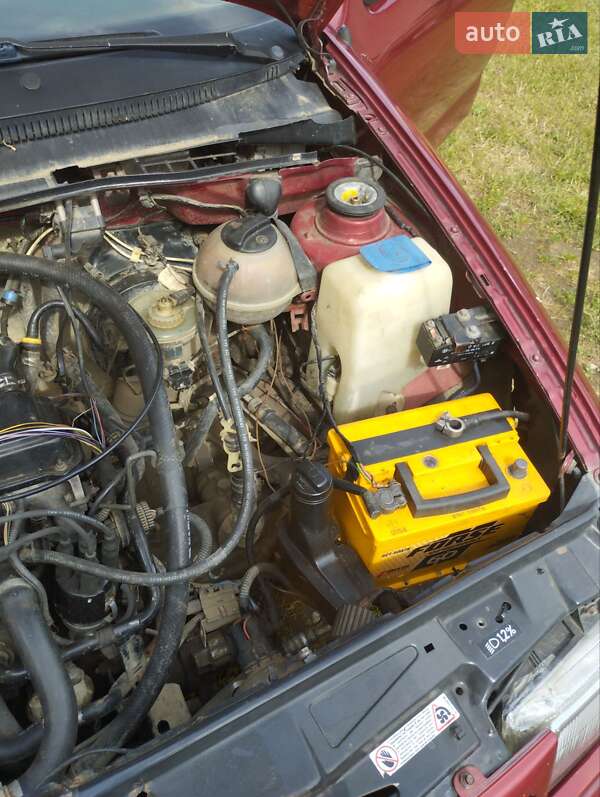 Седан Volkswagen Polo 1996 в Долине