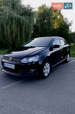 Седан Volkswagen Polo 2012 в Ивано-Франковске