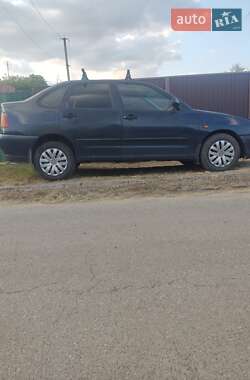Седан Volkswagen Polo 1997 в Киеве