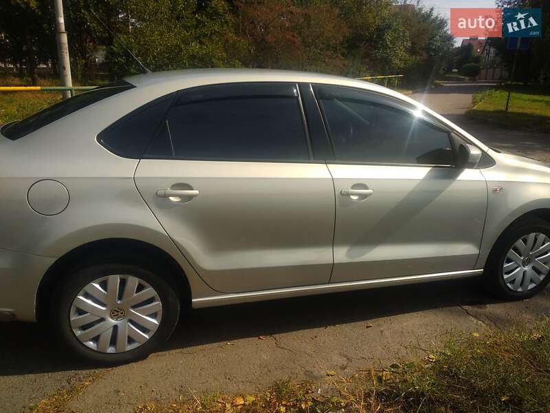 Седан Volkswagen Polo 2011 в Рівному