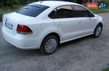 Седан Volkswagen Polo 2011 в Острозі