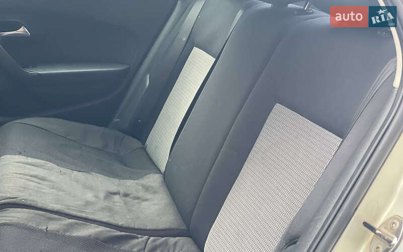 Седан Volkswagen Polo 2011 в Чернівцях фото 15 Седан Volkswagen Polo 2011 в Чернівцях