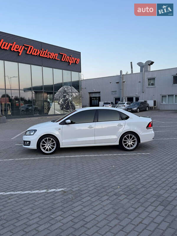 Седан Volkswagen Polo 2017 в Дніпрі