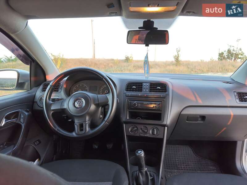 Седан Volkswagen Polo 2011 в Изюме