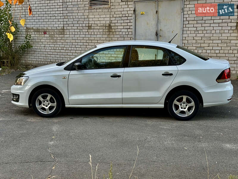 Седан Volkswagen Polo 2017 в Киеве