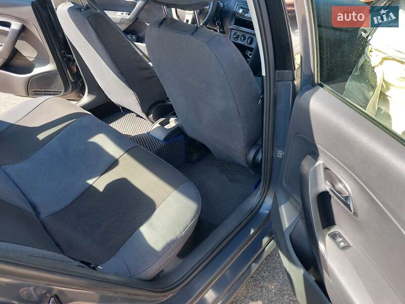 Седан Volkswagen Polo 2012 в Чернігові