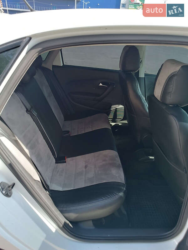 Седан Volkswagen Polo 2016 в Дніпрі