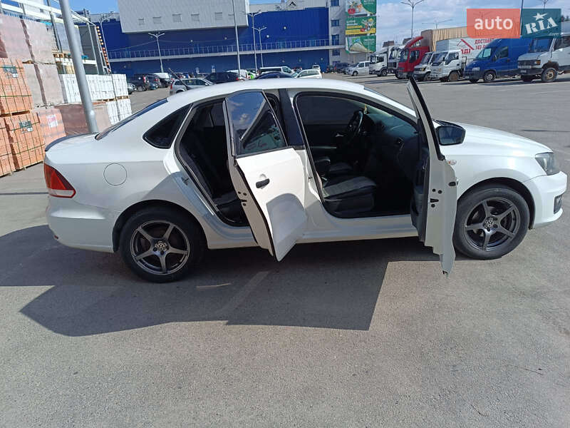 Седан Volkswagen Polo 2016 в Дніпрі