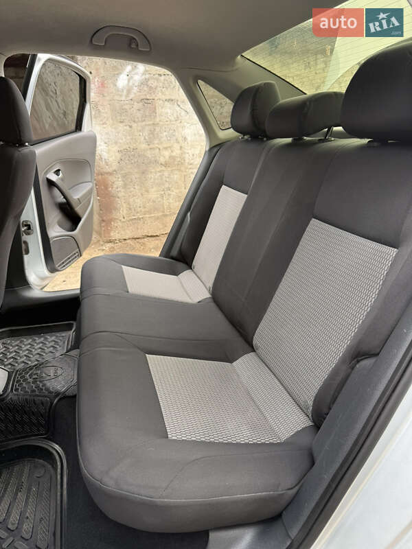 Седан Volkswagen Polo 2011 в Харькове