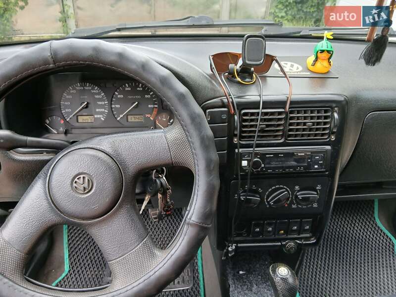 Седан Volkswagen Polo 1996 в Чернівцях