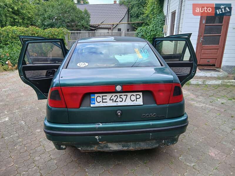Седан Volkswagen Polo 1996 в Чернівцях