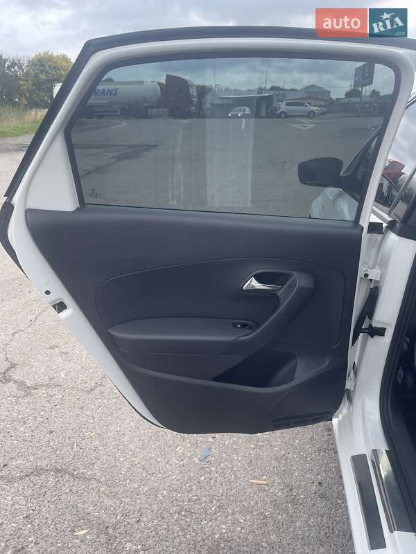 Седан Volkswagen Polo 2012 в Буську