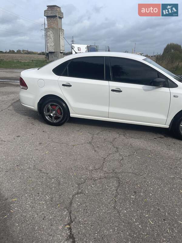 Седан Volkswagen Polo 2012 в Буську