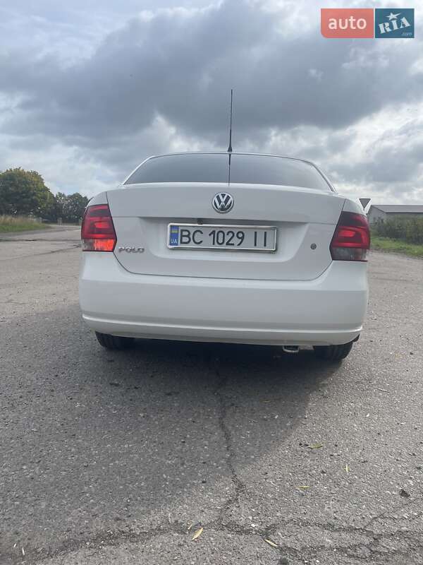 Седан Volkswagen Polo 2012 в Буську