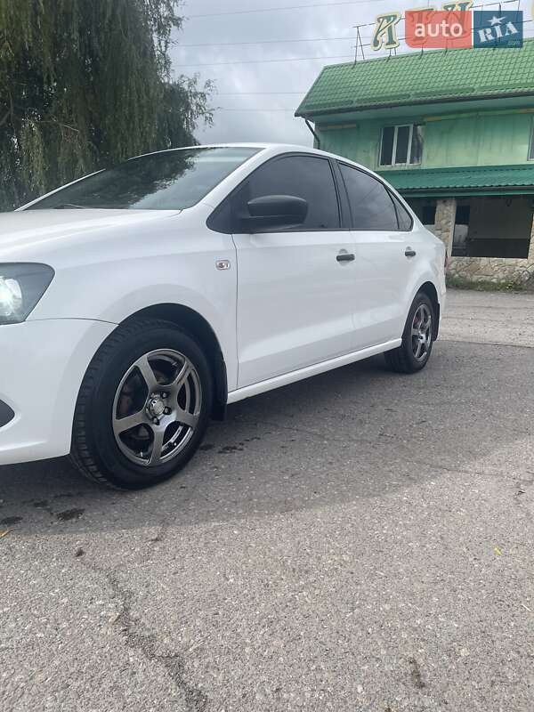 Седан Volkswagen Polo 2012 в Буську
