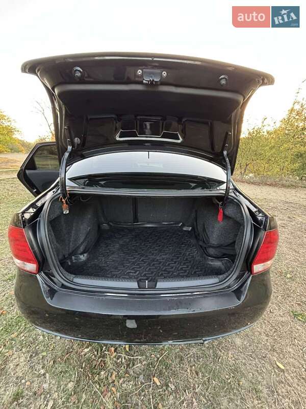 Седан Volkswagen Polo 2013 в Днепре
