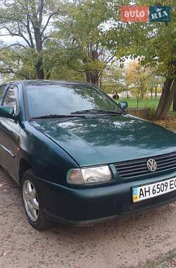 Седан Volkswagen Polo 1998 в Николаеве