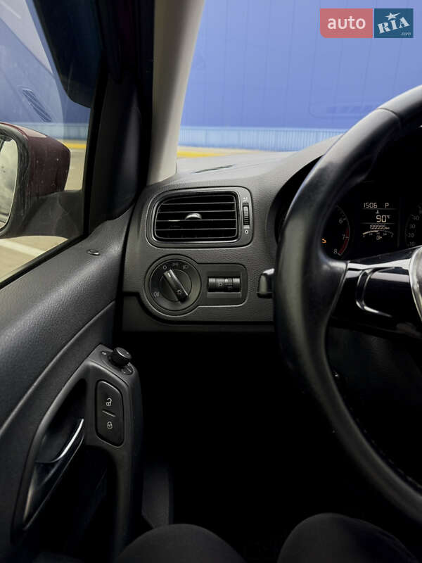 Седан Volkswagen Polo 2016 в Сумах