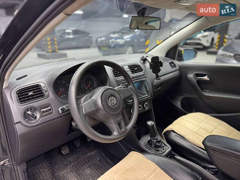 Седан Volkswagen Polo 2011 в Черновцах