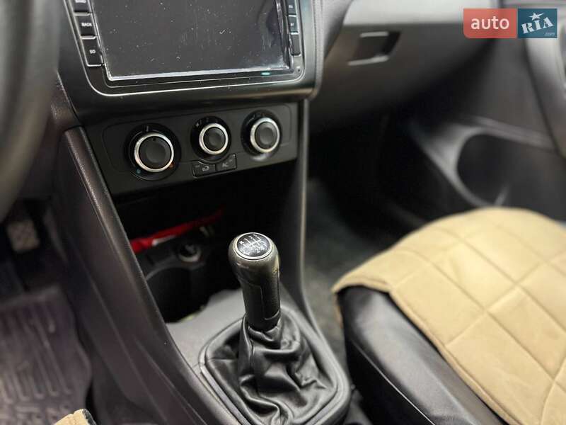 Седан Volkswagen Polo 2011 в Черновцах