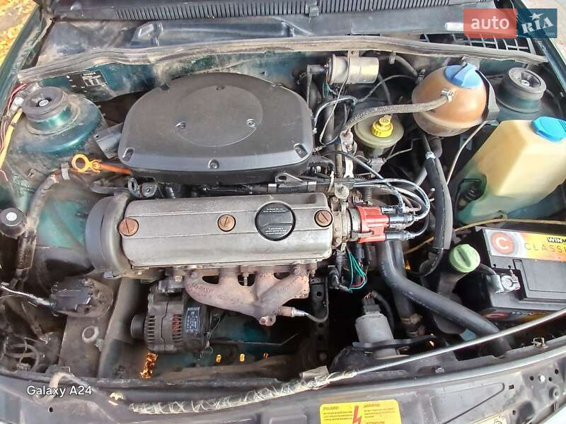 Седан Volkswagen Polo 1998 в Снигиревке