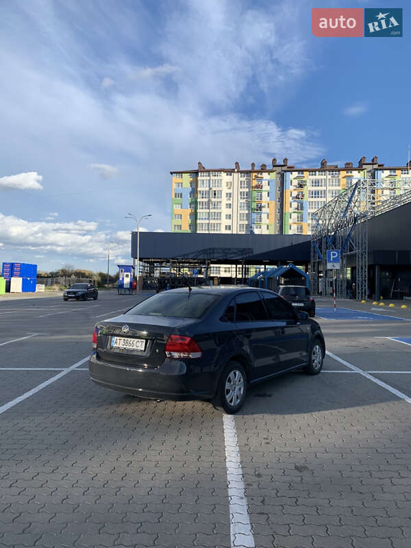 Седан Volkswagen Polo 2012 в Ивано-Франковске