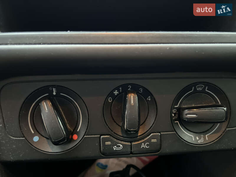 Седан Volkswagen Polo 2011 в Києві фото 11 Седан Volkswagen Polo 2011 в Києві