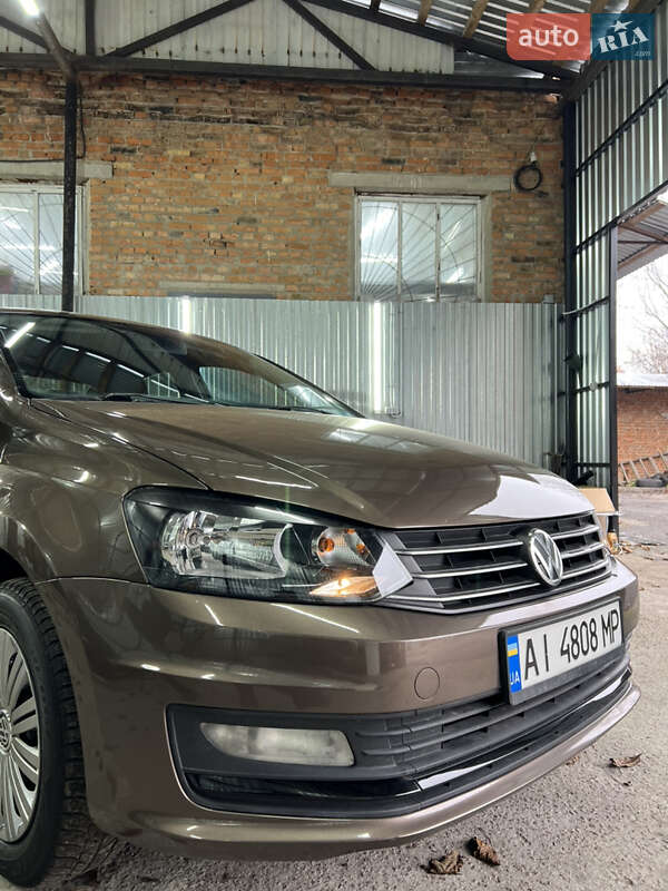 Седан Volkswagen Polo 2015 в Казатине