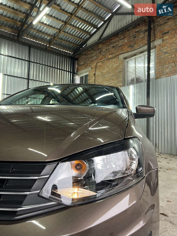 Седан Volkswagen Polo 2015 в Казатине