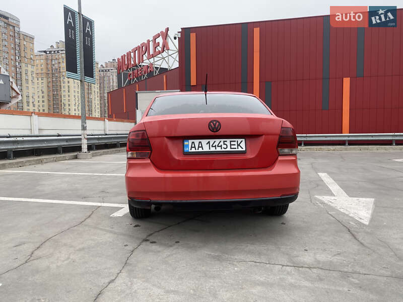 Седан Volkswagen Polo 2016 в Киеве