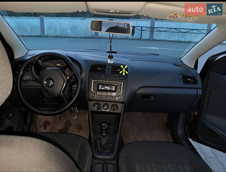 Седан Volkswagen Polo 2016 в Черновцах