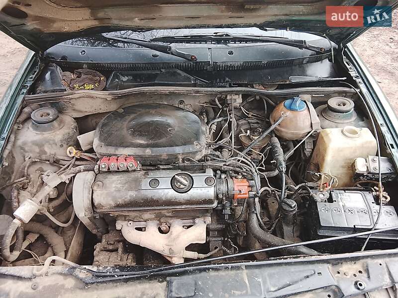 Седан Volkswagen Polo 1998 в Теофиполе