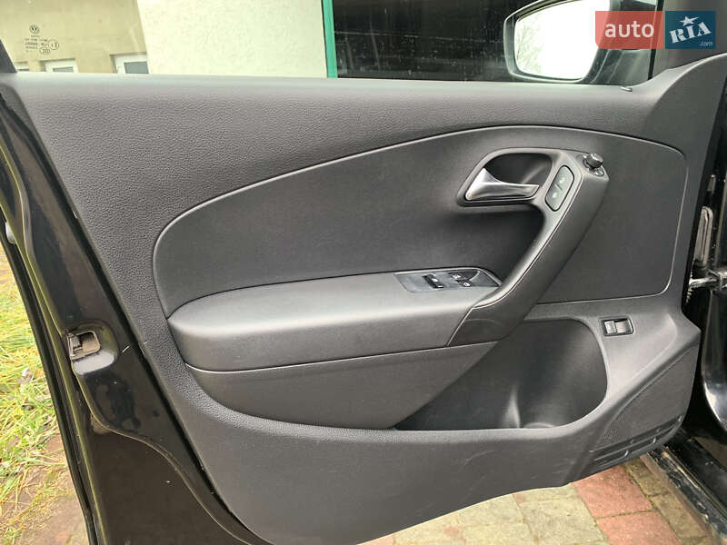 Седан Volkswagen Polo 2012 в Долине фото 17 Седан Volkswagen Polo 2012 в Долине