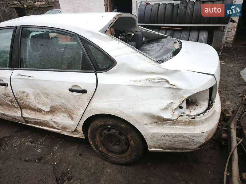 Седан Volkswagen Polo 2017 в Полтаве