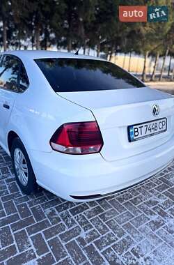 Седан Volkswagen Polo 2017 в Ровно