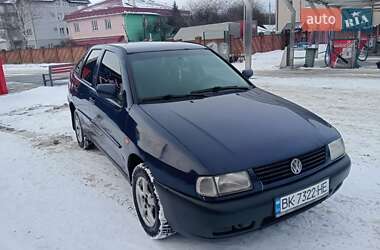 Седан Volkswagen Polo 1998 в Рівному