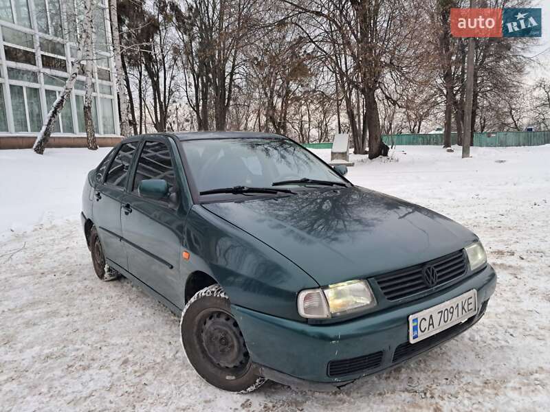 Седан Volkswagen Polo 1998 в Каневе