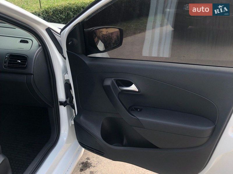 Седан Volkswagen Polo 2019 в Чернигове