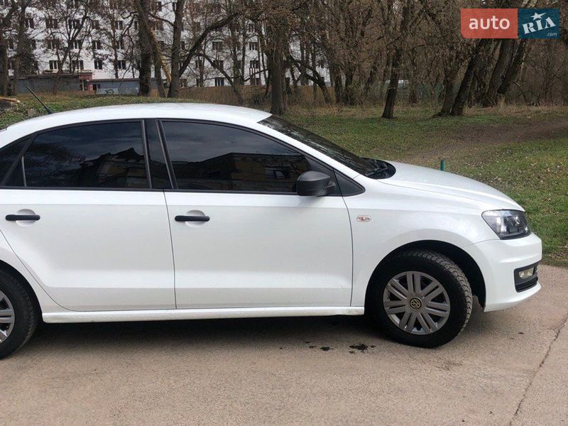 Седан Volkswagen Polo 2019 в Чернигове