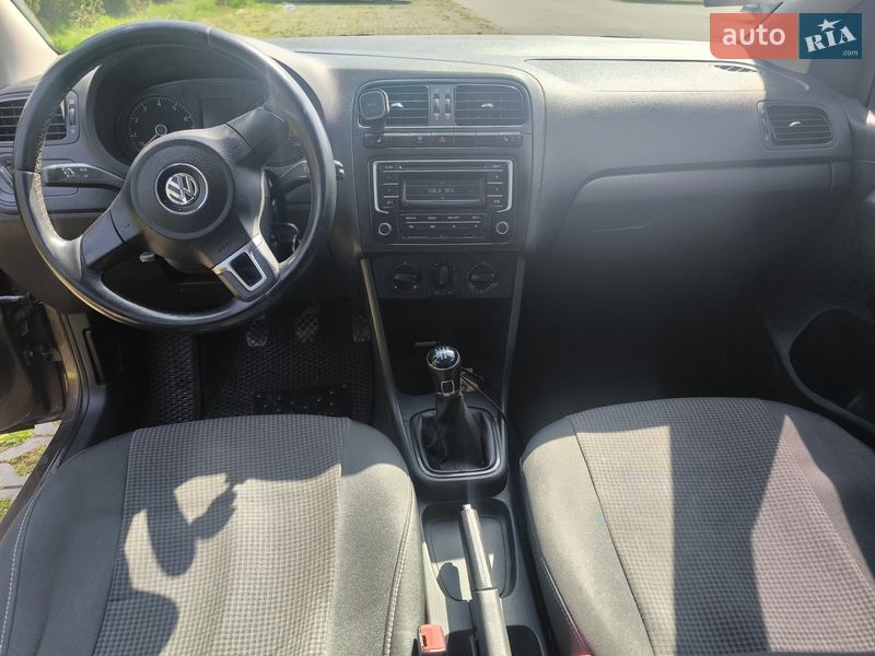 Седан Volkswagen Polo 2015 в Черновцах