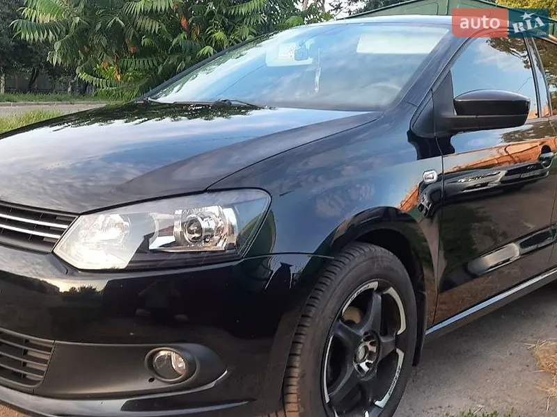 Volkswagen Polo 2011 VIN XW8ZZZ61ZCG027646 фото оголошення 2 з 82