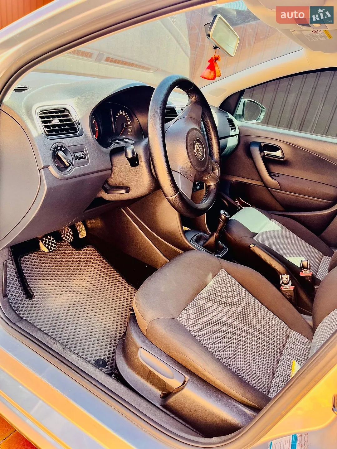 2010 Volkswagen Polo - мініатюра 17