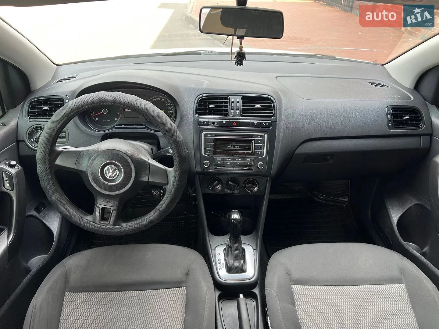 Volkswagen Polo 2013 VIN XW8ZZZ61ZDG060513 фото оголошення 17 з 37