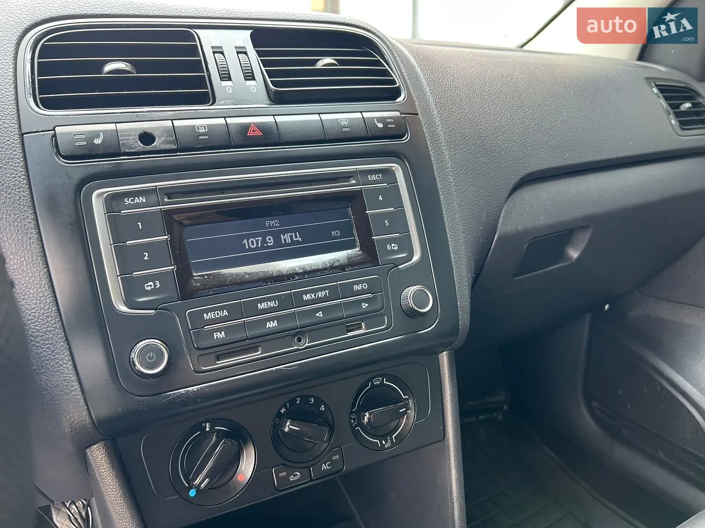 Volkswagen Polo 2013 VIN XW8ZZZ61ZDG060513 фото оголошення 23 з 37