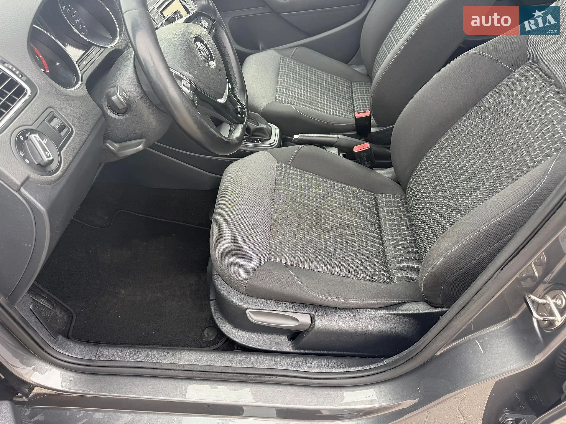 2015 Volkswagen Polo - мініатюра 31