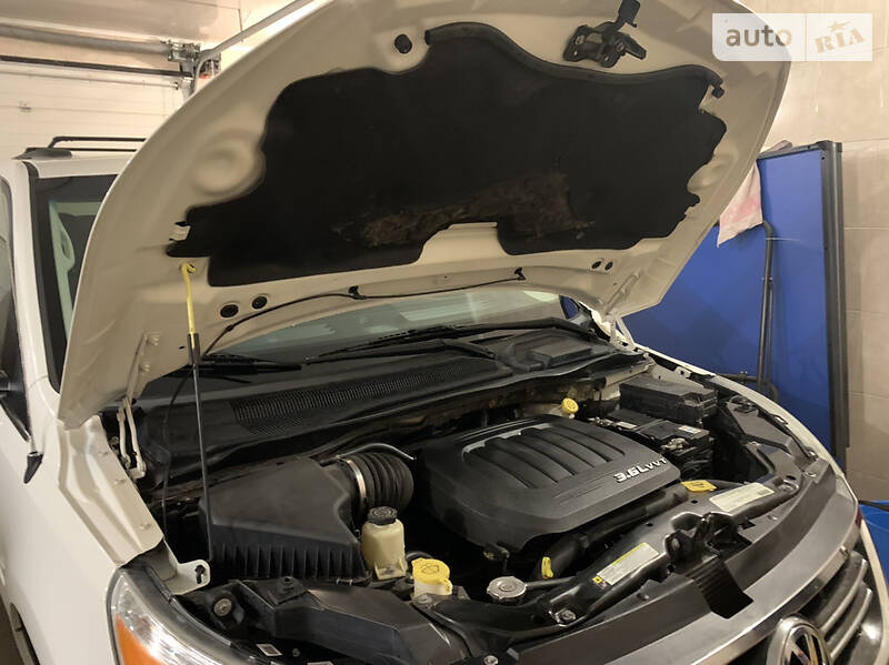 Мінівен Volkswagen Routan 2010 в Полтаві