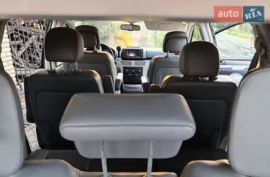 Мінівен Volkswagen Routan 2012 в 