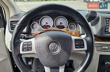 Минивэн Volkswagen Routan 2013 в 