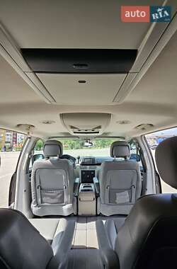 Минивэн Volkswagen Routan 2013 в 