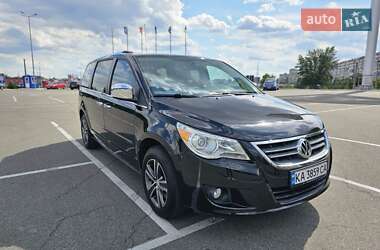 Минивэн Volkswagen Routan 2013 в 